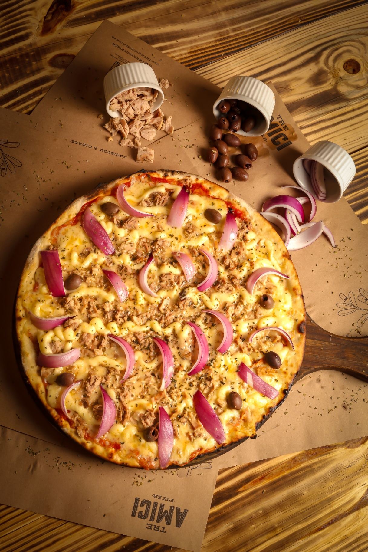Pizza artesanal saindo do forno