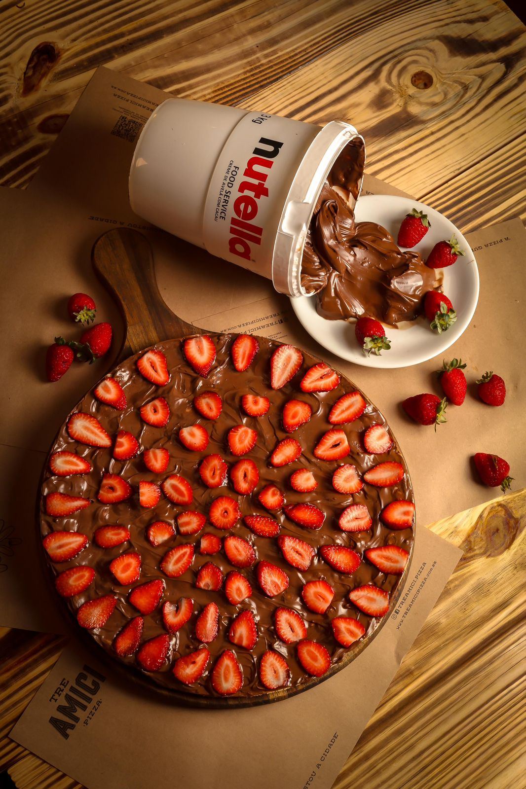 Pizza doce de Nutella com morangos · Pizzaria Tre Amici em Valinhos
